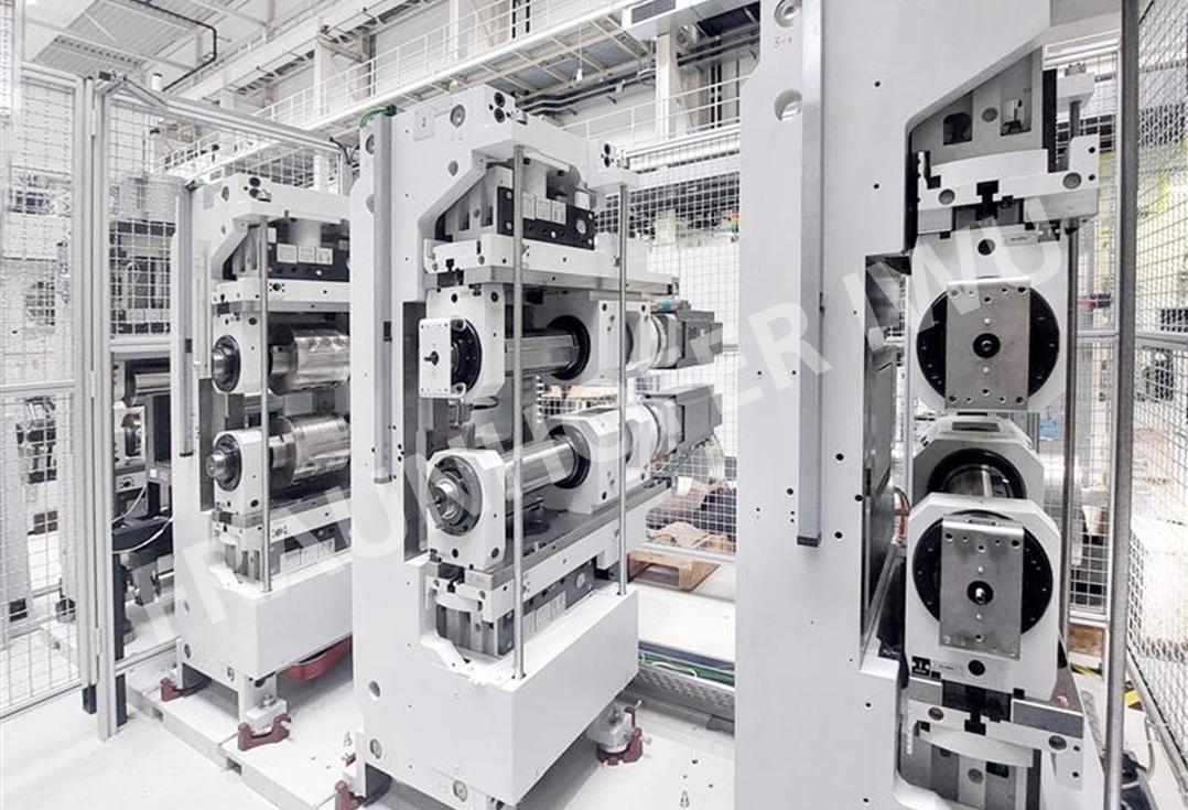 BPPflexROLL — das Walzgerüst führt das Metallband durch mehrere Umformstufen.